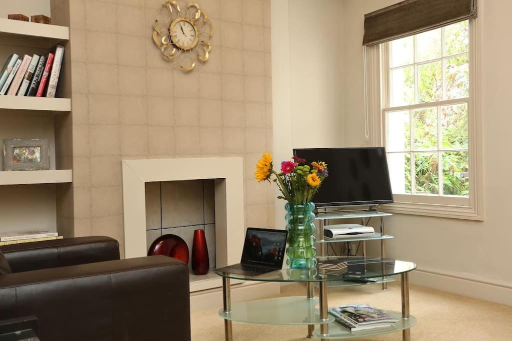 Apartment In The Heart Of Cheltenham/ Parking Kültér fotó