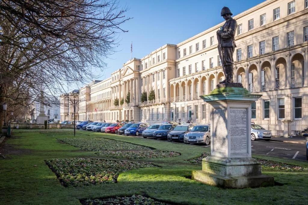 Apartment In The Heart Of Cheltenham/ Parking Kültér fotó