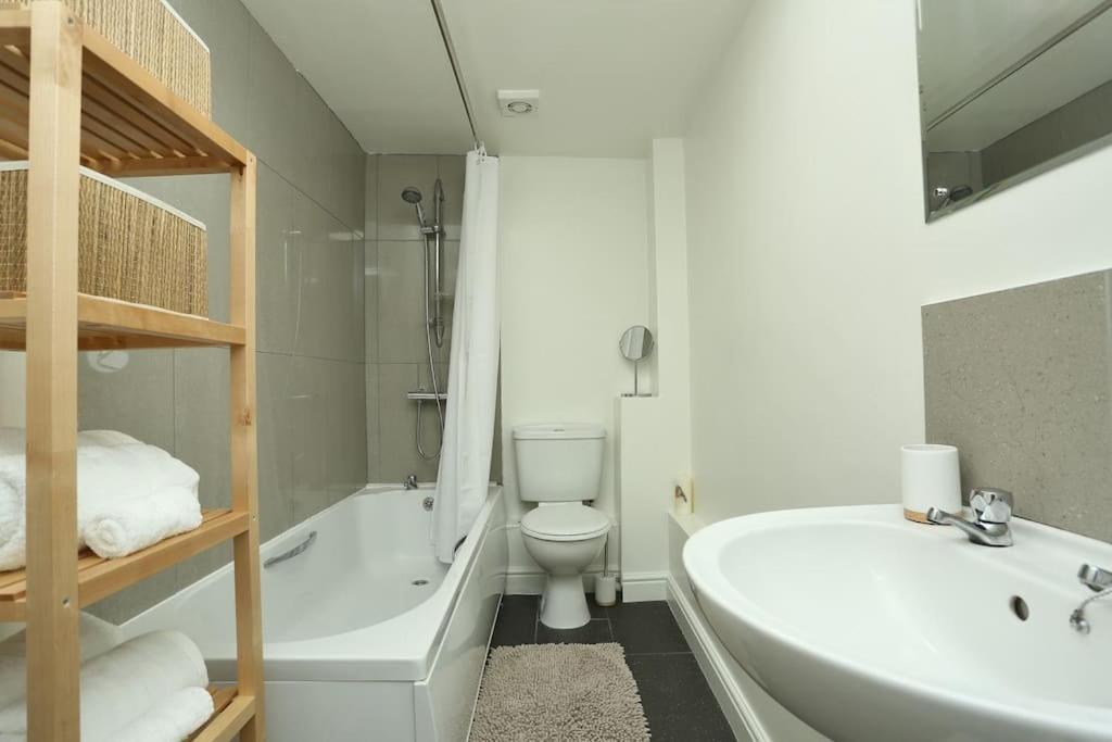 Apartment In The Heart Of Cheltenham/ Parking Kültér fotó